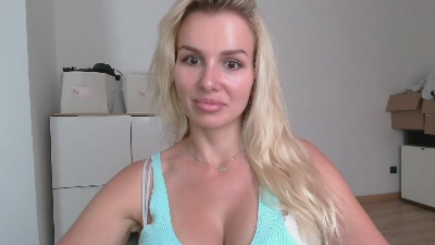 CorneliaBeauty live cam on Cam4