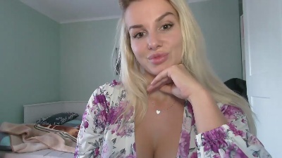 CorneliaBeauty live cam on Cam4