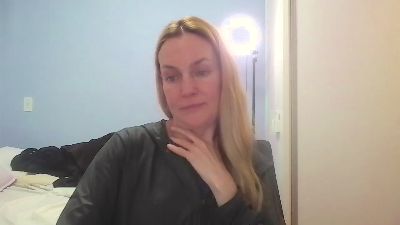 CrazyAnny1 live cam on Cam4