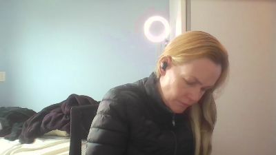 CrazyAnny1 live cam on Cam4