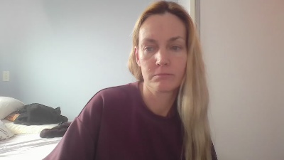CrazyAnny1 live cam on Cam4