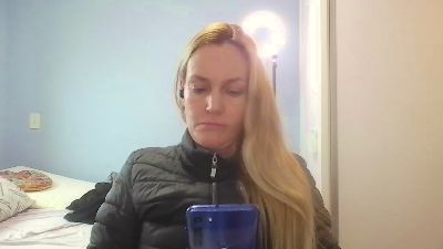 CrazyAnny1 live cam on Cam4