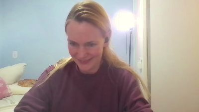CrazyAnny1 live cam on Cam4
