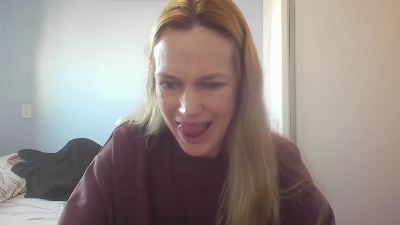 CrazyAnny1 live cam on Cam4
