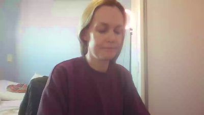 CrazyAnny1 live cam on Cam4