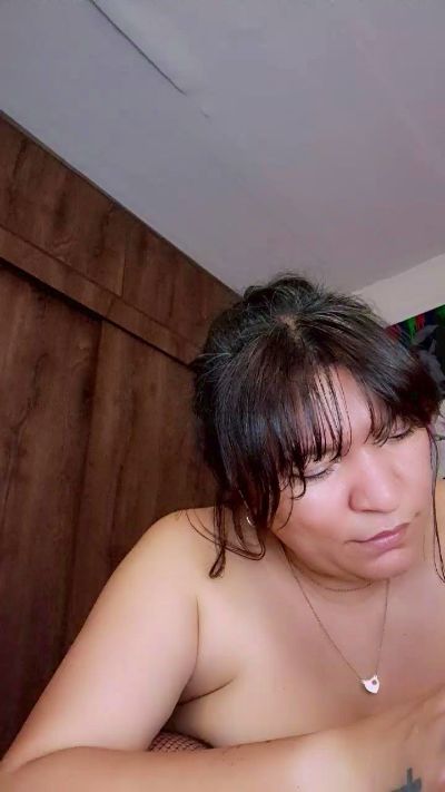 CrazyMom69 live cam on Cam4