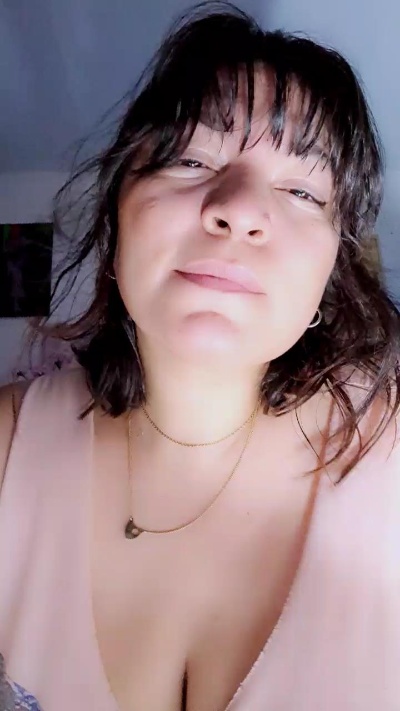 CrazyMom69 live cam on Cam4