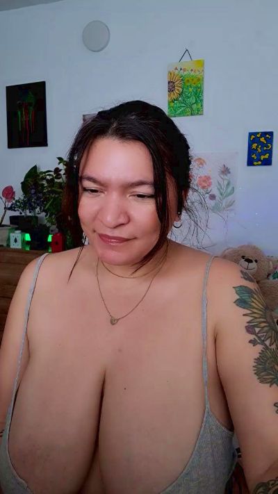 CrazyMom69 live cam on Cam4