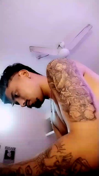 Creamycone69 live cam on Cam4
