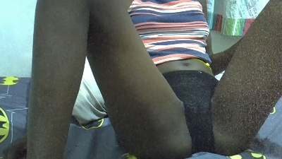 Creamypussie1 live cam on Cam4