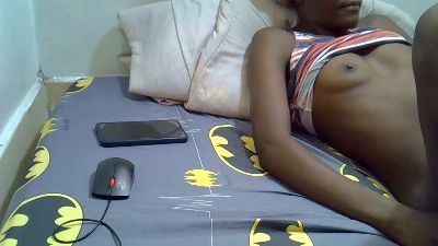 Creamypussie1 live cam on Cam4