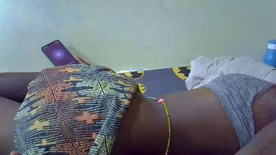 Creamypussie1 live cam on Cam4