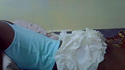 Creamypussie1 live cam on Cam4