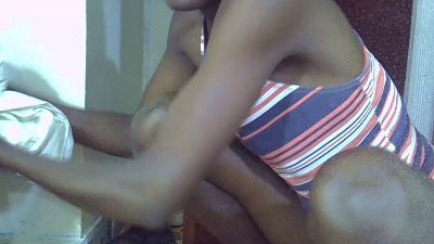 Creamypussie1 live cam on Cam4
