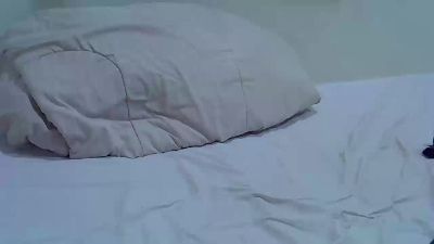 Creamypussie1 live cam on Cam4