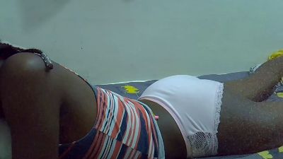 Creamypussie1 live cam on Cam4