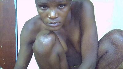 Creamypussie1 live cam on Cam4