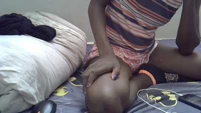 Creamypussie1 live cam on Cam4