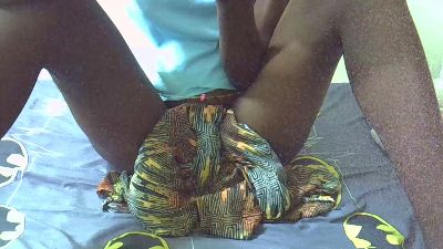 Creamypussie1 live cam on Cam4