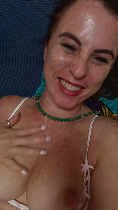 CriPriscilla live cam on Cam4