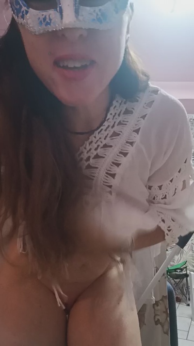 CriPriscilla live cam on Cam4
