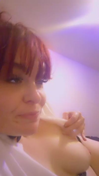 CrimsonCrush live cam on Cam4