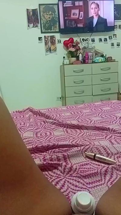Crislucia2026 live cam on Cam4