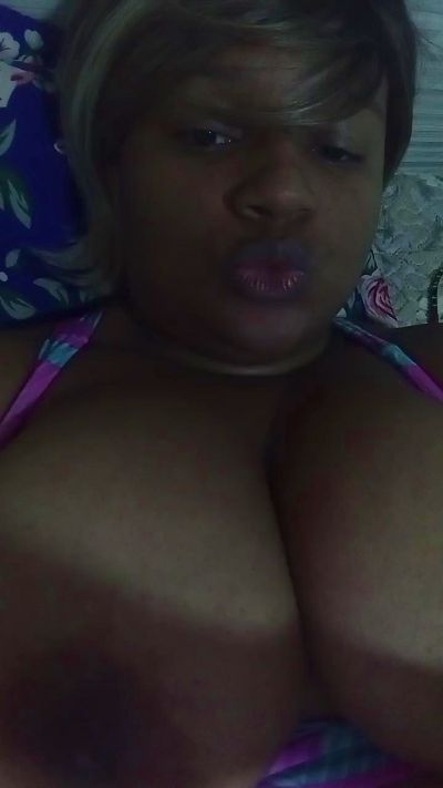 Crislucia2026 live cam on Cam4
