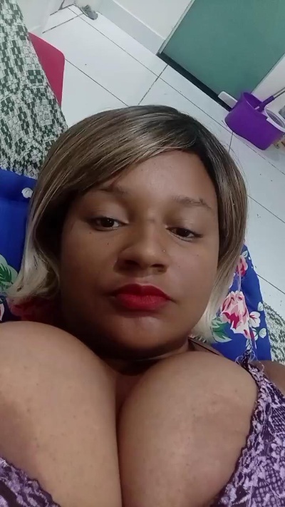 Crislucia2026 live cam on Cam4