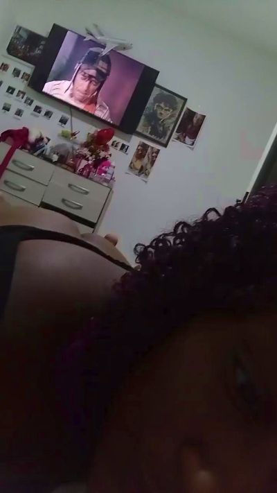 Crislucia2026 live cam on Cam4