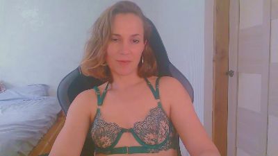 CristaQ live cam on Cam4