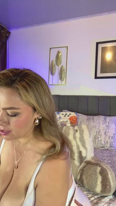 Cristalraymilf live cam on Cam4