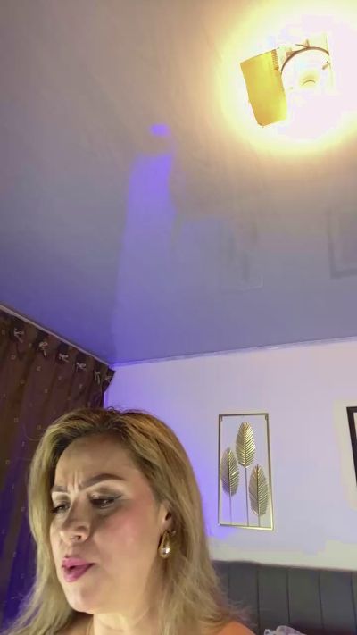 Cristalraymilf live cam on Cam4
