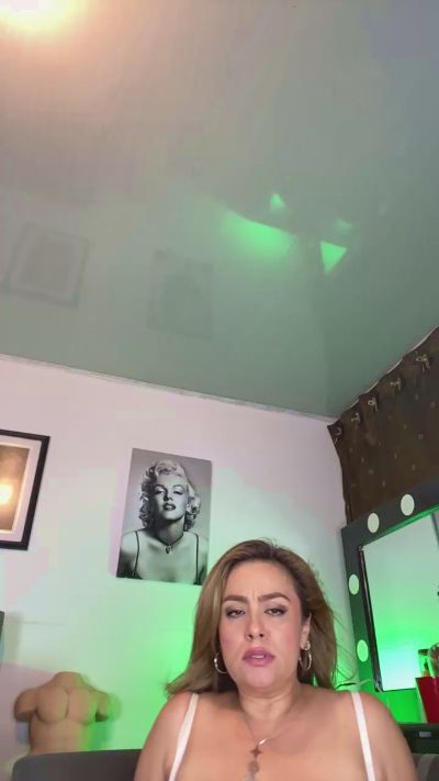 Cristalraymilf live cam on Cam4
