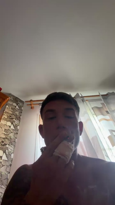 Cristiangonzaa live cam on Cam4