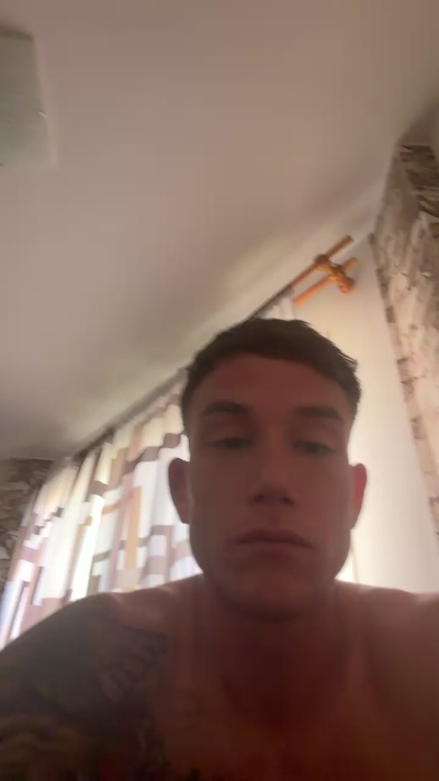 Cristiangonzaa live cam on Cam4