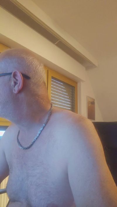 CrisuOffenXXL live cam on Cam4