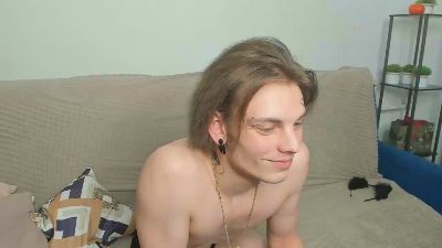 Crow_Lantern live cam on Cam4