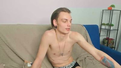 Crow_Lantern live cam on Cam4