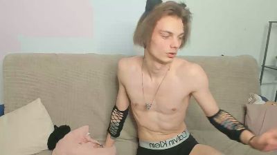 Crow_Lantern live cam on Cam4
