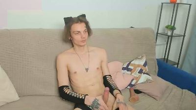 Crow_Lantern live cam on Cam4