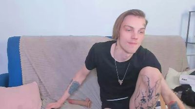 Crow_Lantern live cam on Cam4