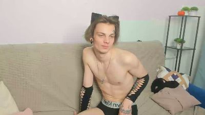 Crow_Lantern live cam on Cam4