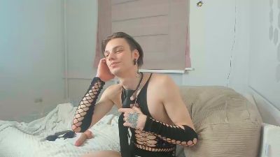 Crow_Lantern live cam on Cam4