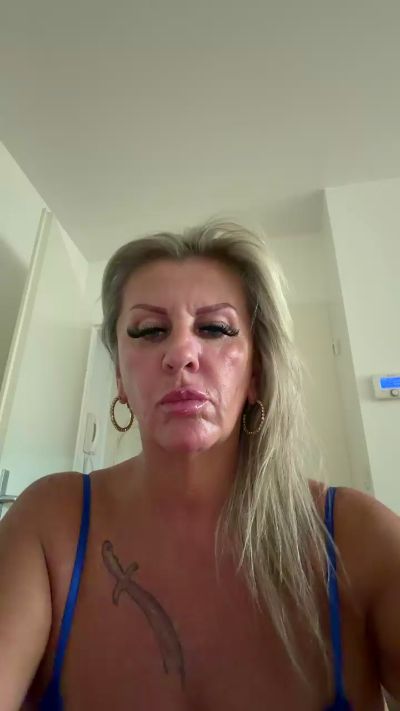 Crystal57 live cam on Cam4
