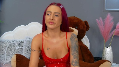 CrystallRed live cam on Cam4