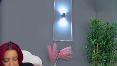 CrystallRed live cam on Cam4