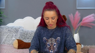 CrystallRed live cam on Cam4