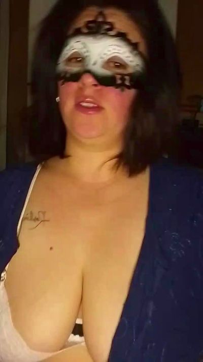 Cryystal2529 Live Chat on Cam4