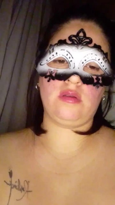 Cryystal2529 live cam on Cam4